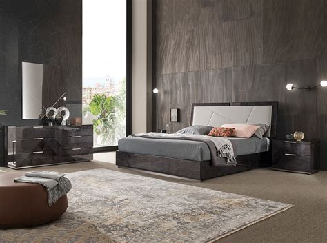 Modern Italian Bedroom Furniture Sets